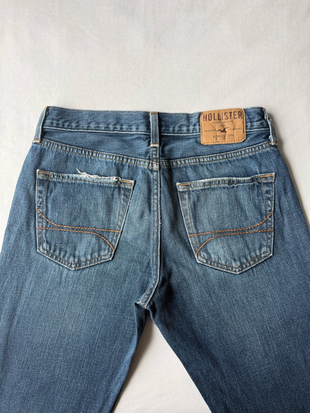 Men’s Hollister Slim Straight Medium Wash Denim Jeans | W30 x L30